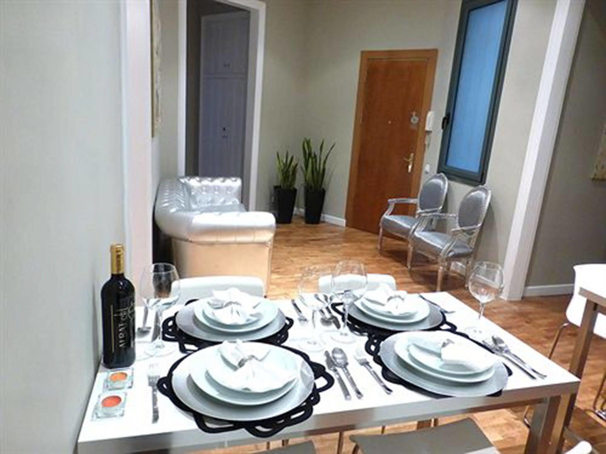 Super Balmes Guest House 바르셀로나 외부 사진