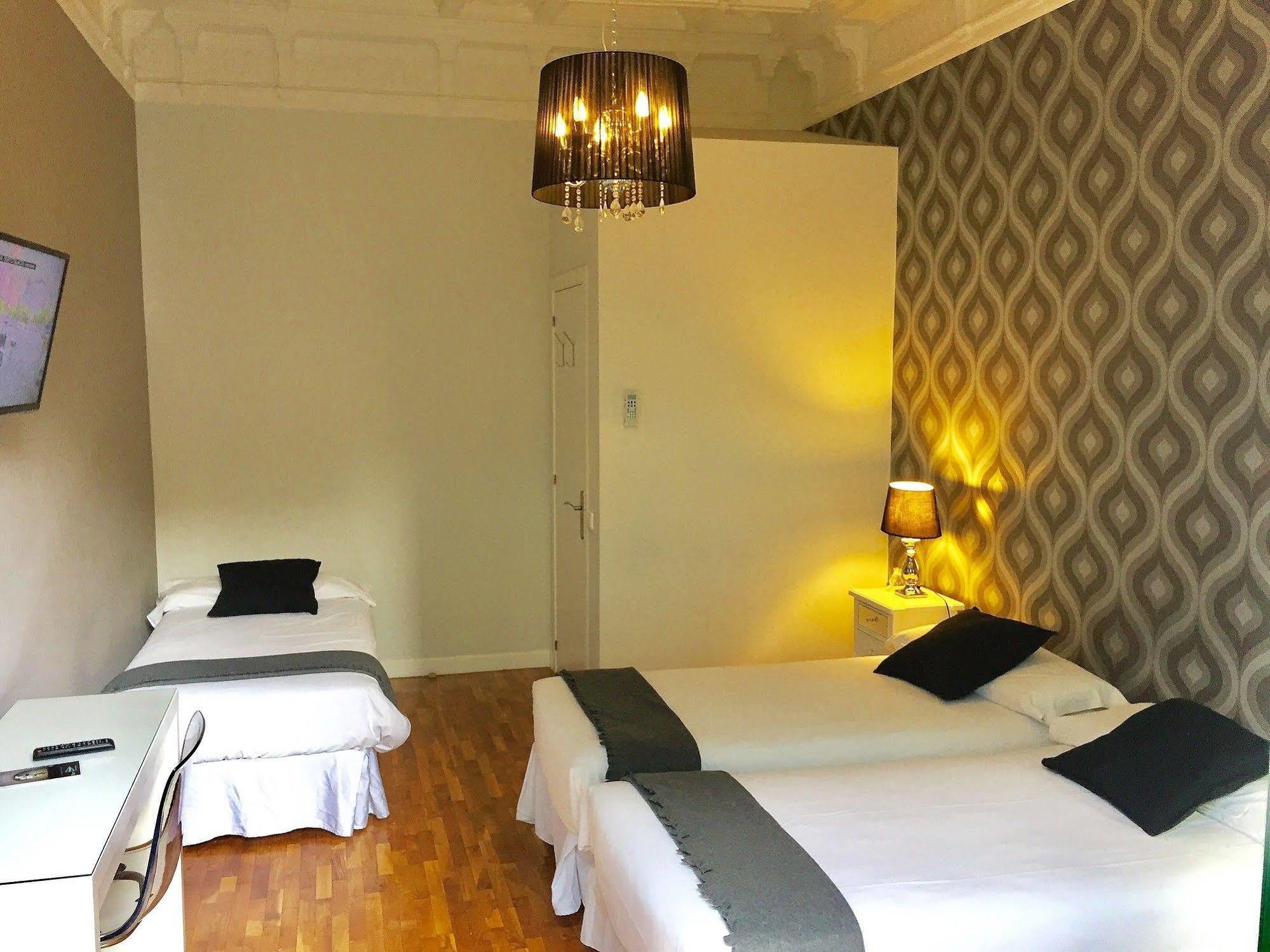 Super Balmes Guest House 바르셀로나 외부 사진